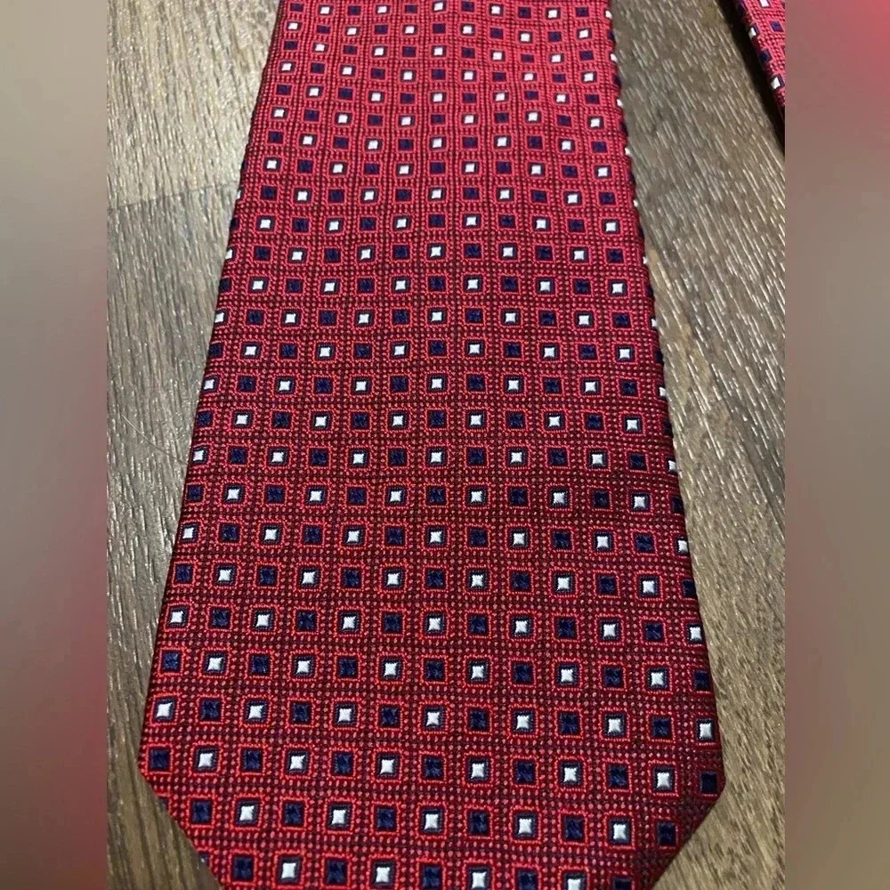 Brooks Brothers Red Navy White Square Pattern Tie